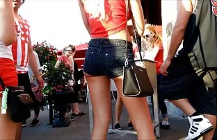 XXX Tanned સ્કારલેટ પૂલ માં તરી અને આપ્યો માં asshole