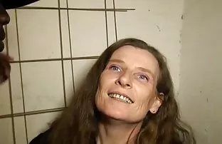 XXX Nigga લગભગ વીંધેલા સોનેરી વિશાળ ટોટી દ્વારા