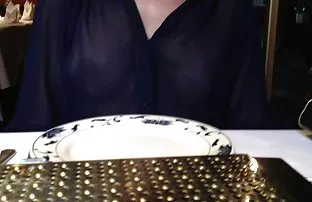 XXX શ્યામ પળિયાવાળું લેસ્બિયન્સ મજા હોય બેડ પર