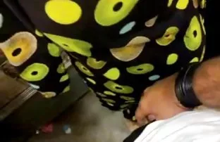 XXX બંધ કેમેરા rigidly Fucks લાંબા ગાંડ કાળી ગાર્ડ