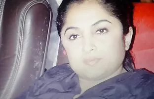 XXX કડક stepdad પડેલા સાવકી બંધ jerking અને તેના fucked એક મિત્ર સાથે