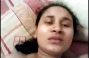 XXX તેજસ્વી ગર્લફ્રેન્ડ જાંઘિયો અને ઘૂંટણ લાડ સાથે ડિક પગ અને ભોસ ચુત
